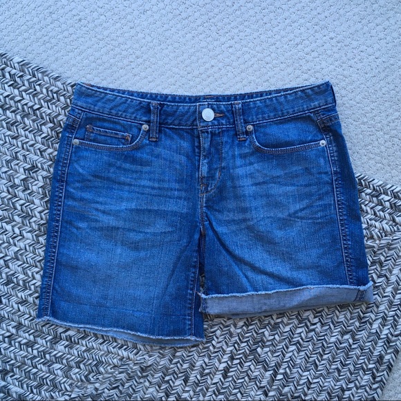 LOFT - Jean Shorts w/ Option to Roll-Up Cuff - Picture 5 of 5
